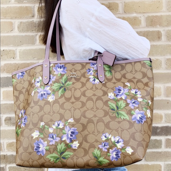 Gaby’sBags👜💕-NWT Coach Reversible Tote & Pouch - Picture 2 of 5